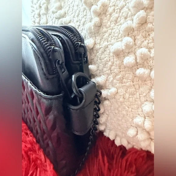 V Crossbody bag - Picture 7 of 13